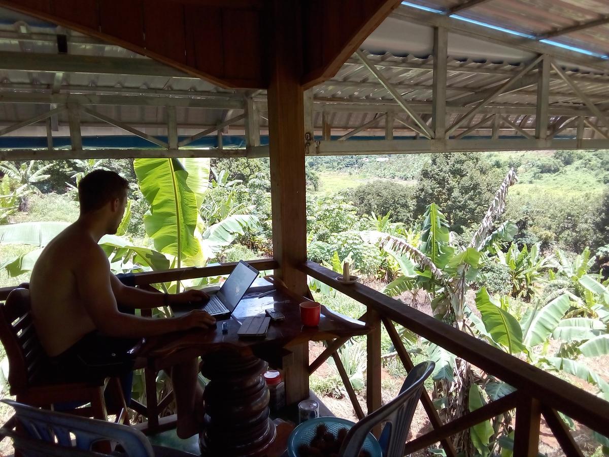 Mr Pov Home Stay Banlung Buitenkant foto